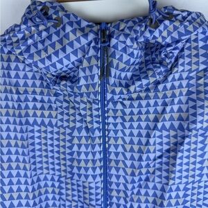 NWOT: Uniqlo Packable Parka Blue and Grey Geometric Design